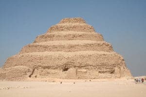 pyramide a Mastaba sur le site de Saqquara1
