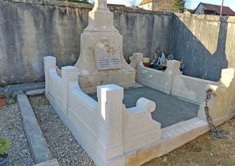 Restauration Tombe des parents de Maitre Philippe 02